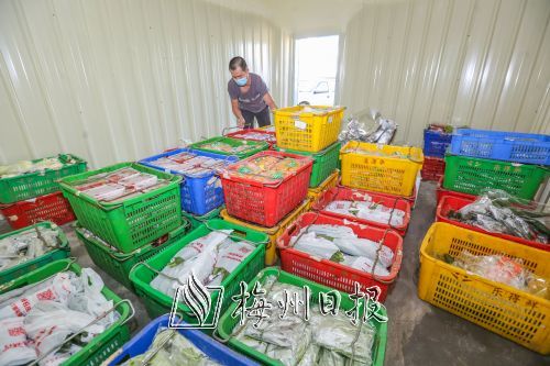 農(nóng)產(chǎn)賣套餐 農(nóng)民笑開顏 梅江區(qū)上村村農(nóng)產(chǎn)品統(tǒng)一收購助力消費幫扶